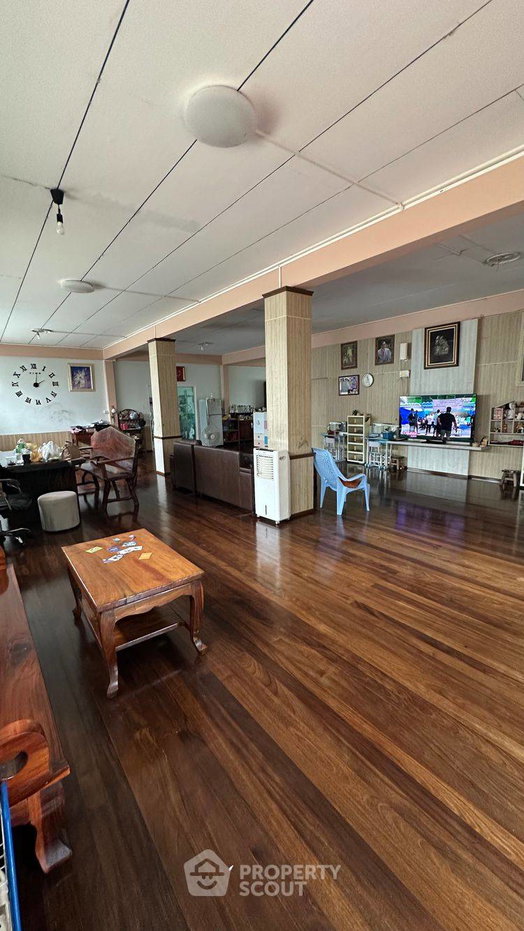 picture Pet-Friendly 4-BR House With 480 Sqm, Bang Kachao (Phra Pradaeng) (ID 3109881) - 1/4