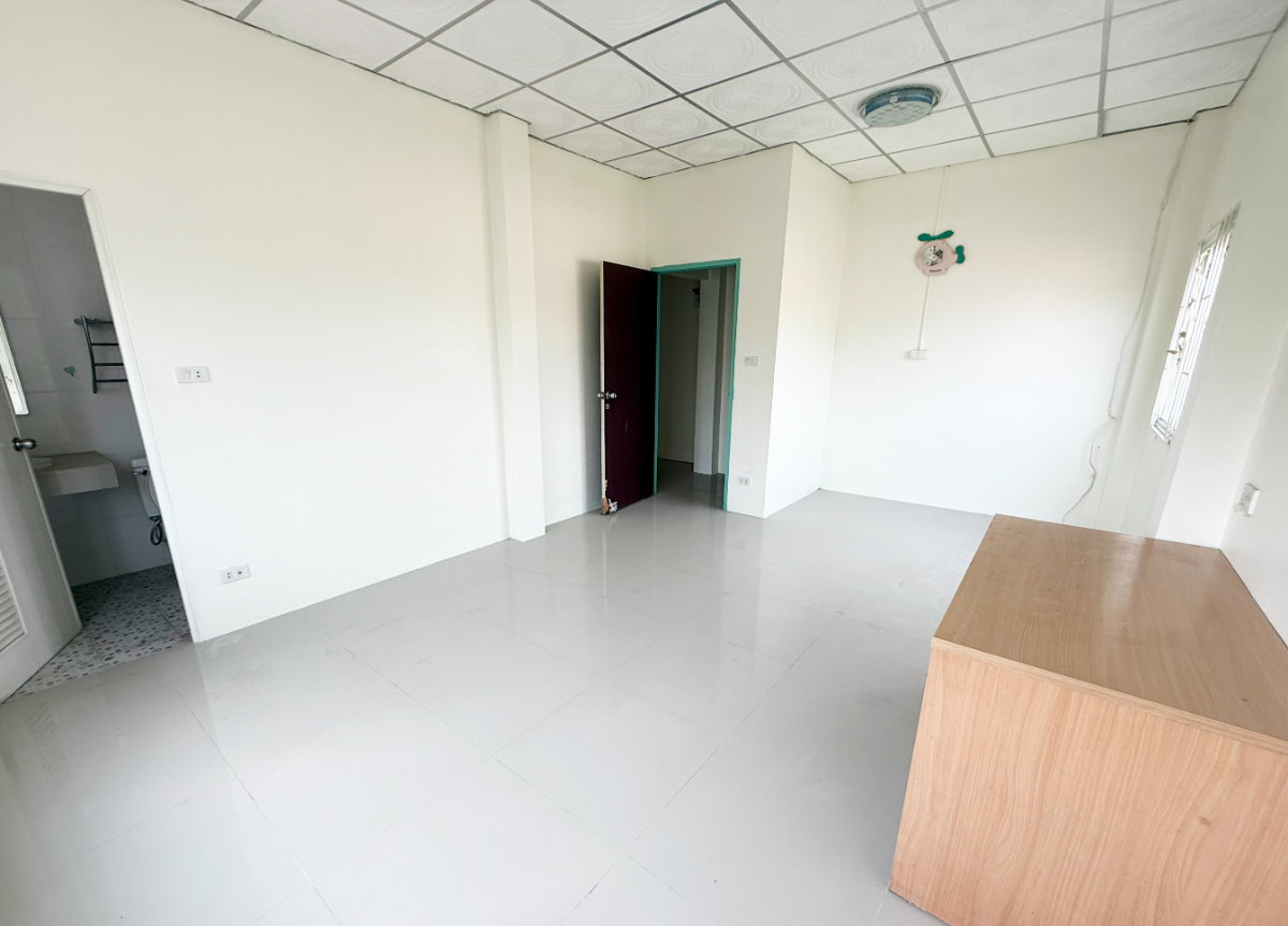 รูป ขายบ้านเดี่ยว 2 ชั้น พื้นที่กว้าง 200 ตร.ว.คลองสอง ปทุมธานี รองรับการอยู่อาศัยครอบครัวใหญ่ หรือทำโฮมออฟฟิศ จอดรถได้มากกว่า 10 คัน - รูปที่ 12/22