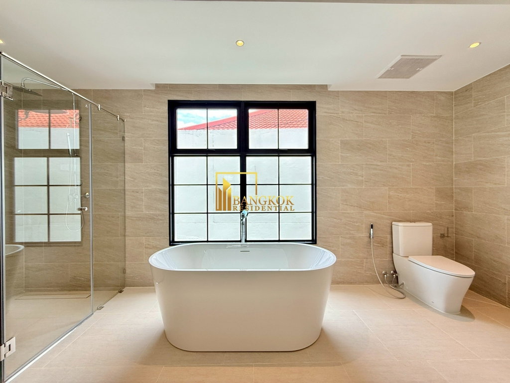 รูป Modern 5 Bedroom Luxury House For Sale in Ekkamai Area - BR28364SH - รูปที่ 26/49