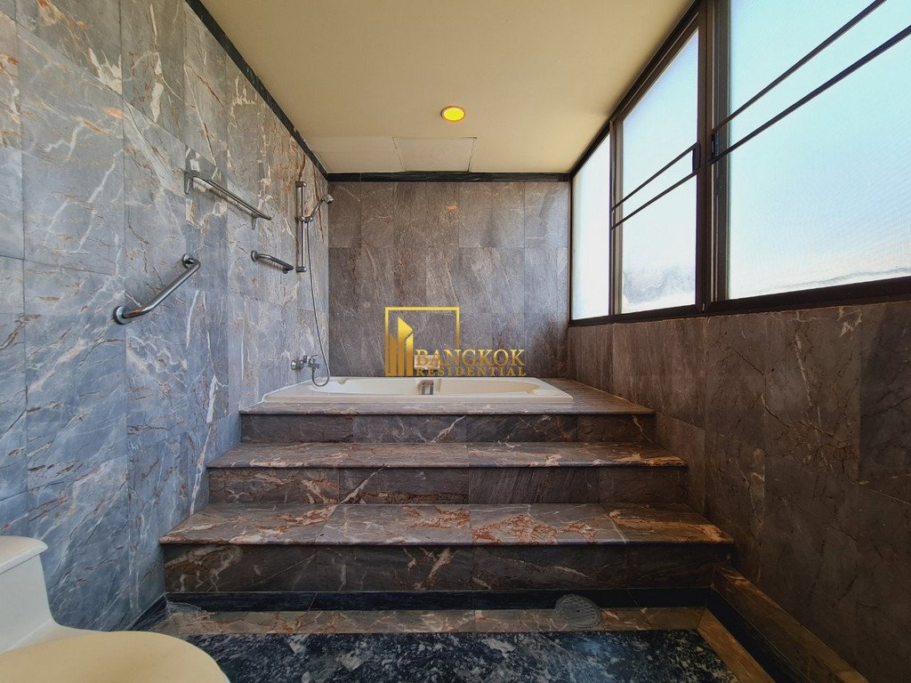 รูป Expansive 4 Bed Duplex Apartment With Private Terrace - BR0087AP - รูปที่ 34/40