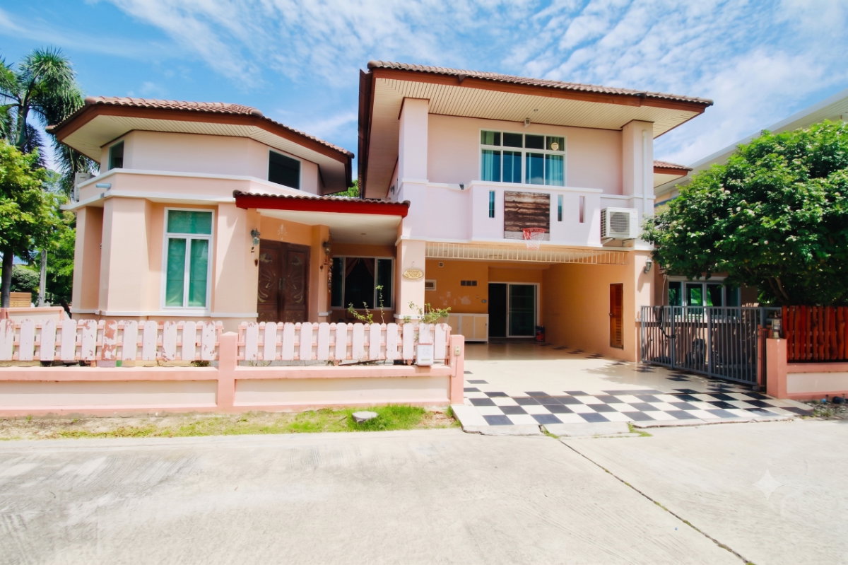 ขายบ้านเดี่ยว 2 ชั้น หลังมุม 112 ตร.วา 5 ห้องนอน ใกล้ รพ.กรุงเทพระยอง หมู่บ้านบ้านสวนสุขสิริ เนินพระ ระยอง 