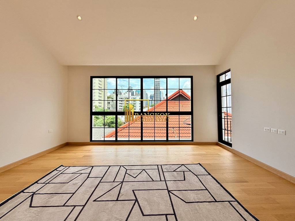 รูป Modern 5 Bedroom Luxury House For Sale in Ekkamai Area - BR28364SH - รูปที่ 35/49