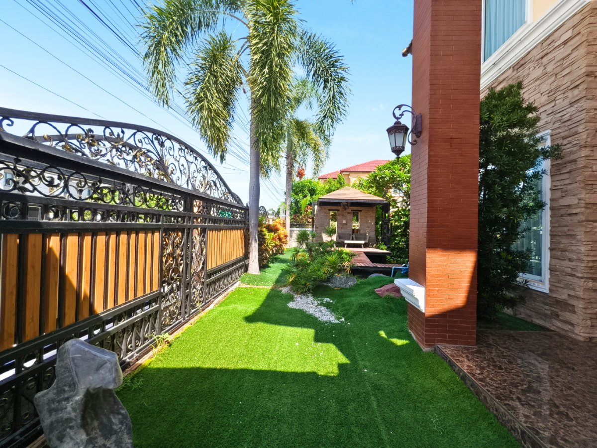 รูป ขาย บ้านเดี่ยว ร่มรื่น บรรยากาศเหมือนรีสอร์ท ติดถนนหลักของหมุ่บ้าน Natural Ville ร่มเกล้า 3 ห้องนอน 4 ห้องน้ำ 175 ตร.ว. - รูปที่ 3/32