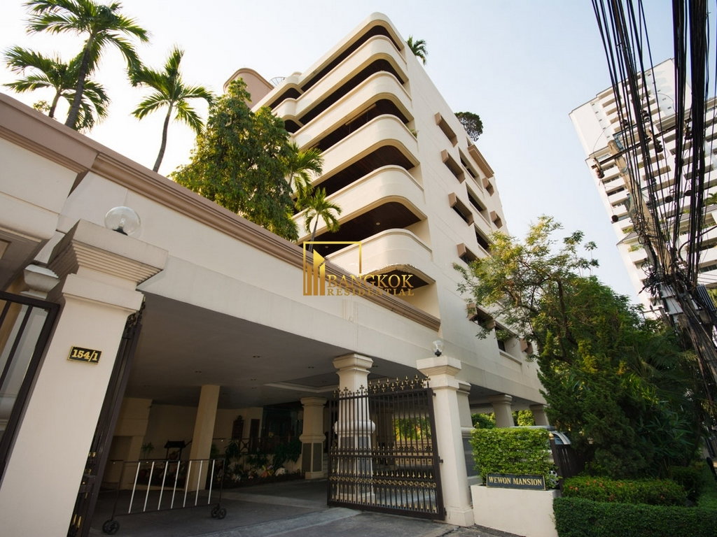 รูป Expansive 4 Bed Duplex Apartment With Private Terrace - BR0087AP - รูปที่ 40/40