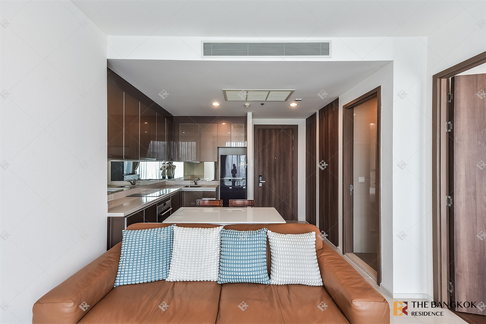 Ready-to-move-in, Prime Location Condo Menam Residences