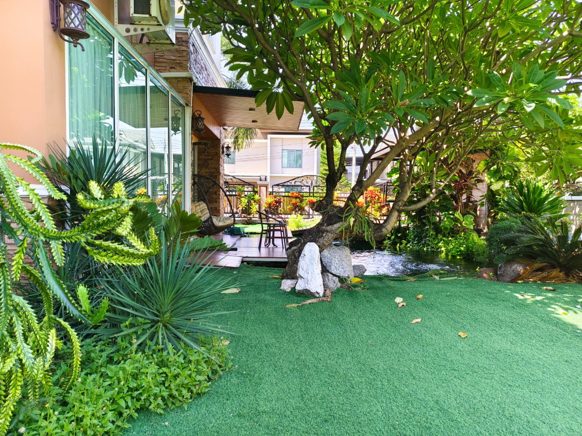 รูป ขาย บ้านเดี่ยว ร่มรื่น บรรยากาศเหมือนรีสอร์ท ติดถนนหลักของหมุ่บ้าน Natural Ville ร่มเกล้า 3 ห้องนอน 4 ห้องน้ำ 175 ตร.ว. - รูปที่ 5/32