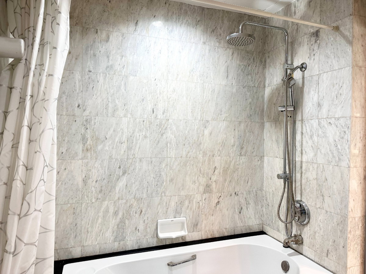 picture @Condorental condo for rent The Royal Place 1 - 4/16