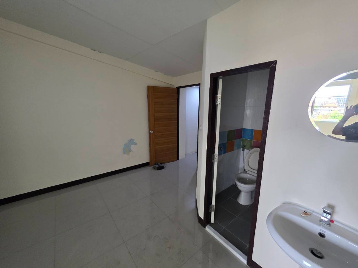picture For Rent Commercial Building Only 700m. from BTS Bearing - 10/11
