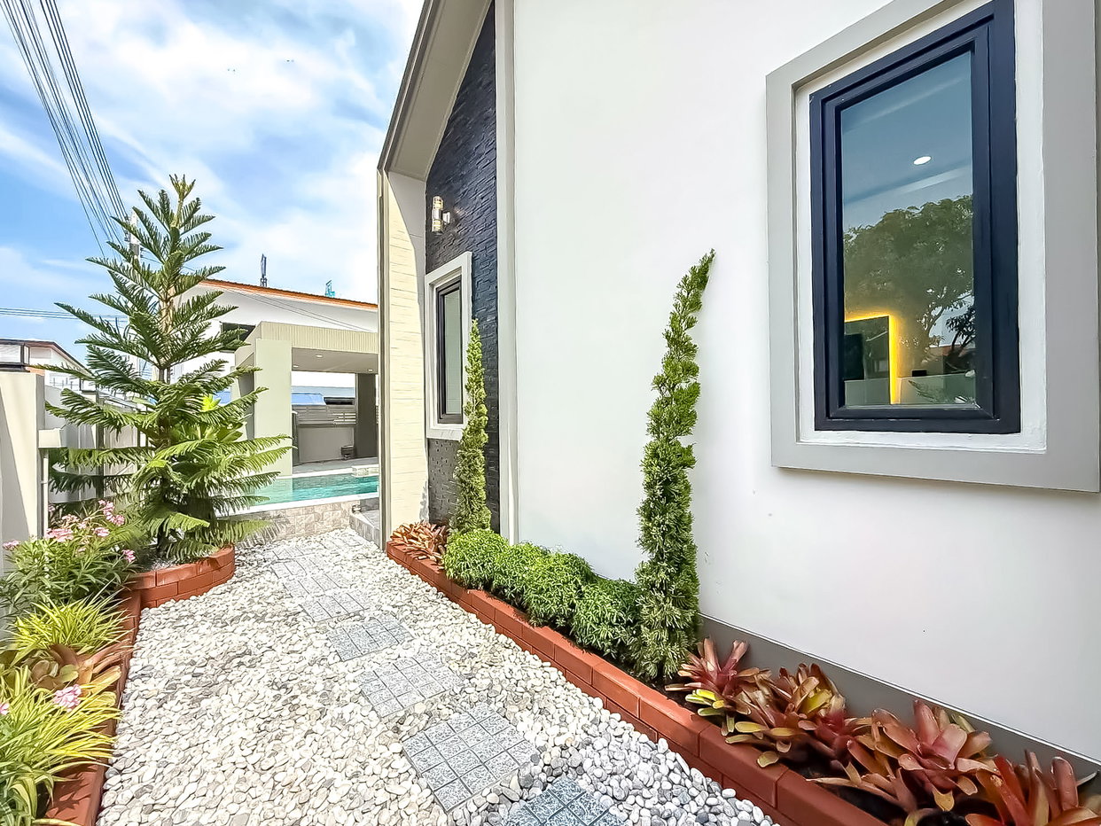 picture Luxury Pool Villa for Sale Thung Klom Tan Man East Pattaya 3Bed - 8/13