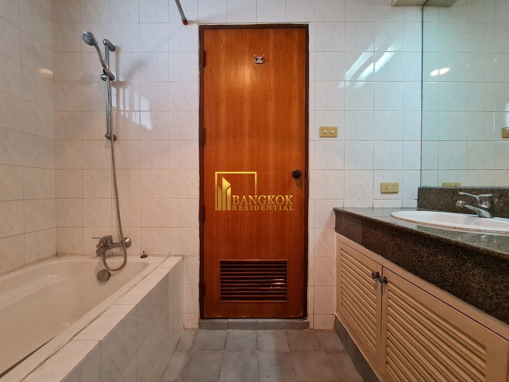 รูป Expansive 4 Bed Duplex Apartment With Private Terrace - BR0087AP - รูปที่ 25/40