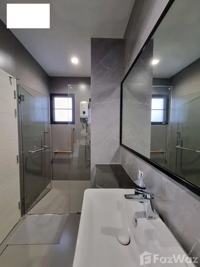 picture Bangkok Boulevard Vibhavadi 6597853 - 10/24