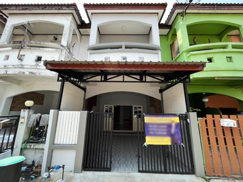 Townhouse for sale Lert Ubon Village, Khlong Ha, near the motorway, Kanchanapisek Road, Lam Luk Ka