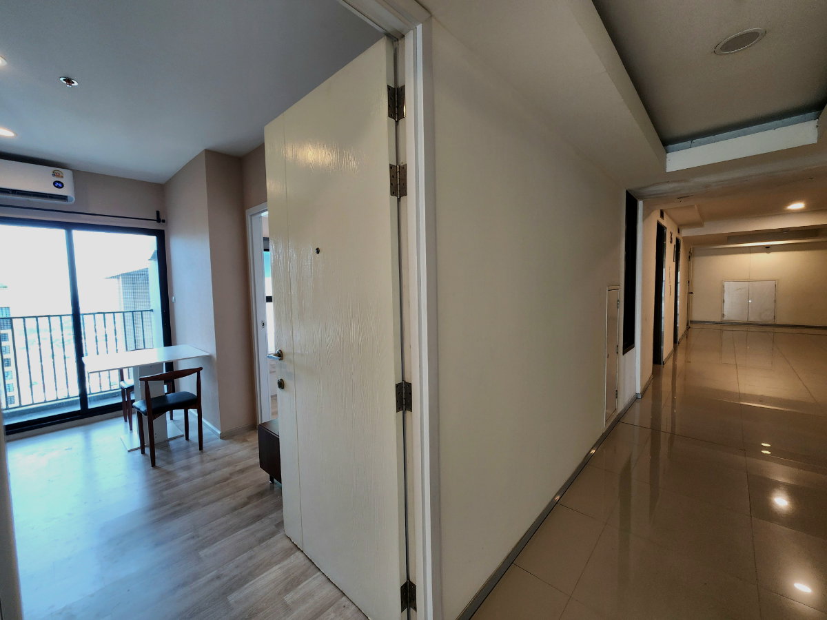 รูป **ห้องว่างครับ ทิศเหนือ รีโนเวทใหม่ มีเครื่องซักผ้า**ให้เช่า: พลัมคอนโด เซ็นทรัล สเตชั่น** มาดูนะเดี๋ยวไปก่อน!! ชั้นสูงวิวสวย SN490.88 - รูปที่ 22/90