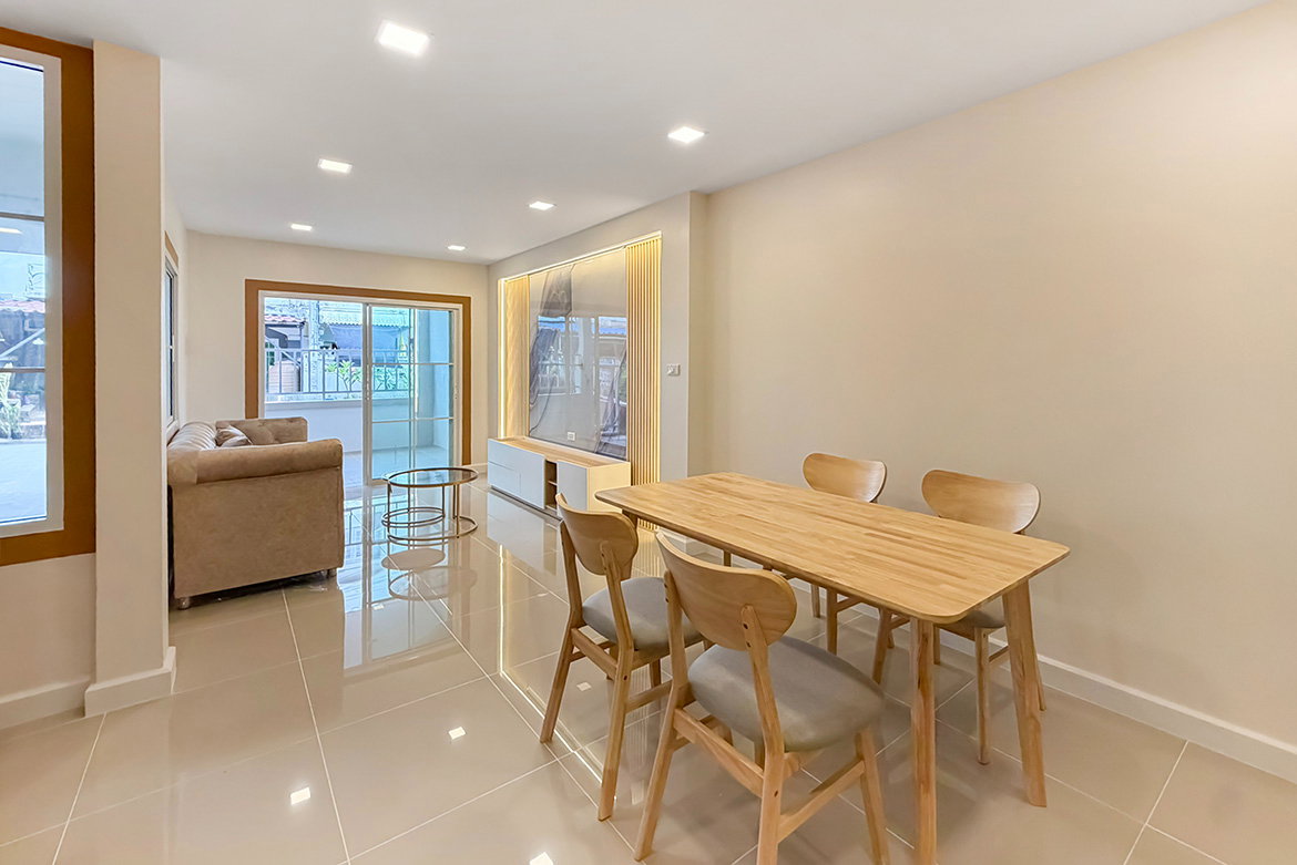 รูป ทาวน์โฮม 2 ชั้น รีโนเวทใหม่ หมู่บ้านบัวทองธานีพาร์ค 17 บางบัวทอง ต่อเติมครบ ทำเลดีติดถนนใหญ่ อยู่ตรงข้ามตลาดสมบัติบุรี พร้อมอยู่ - รูปที่ 6/14