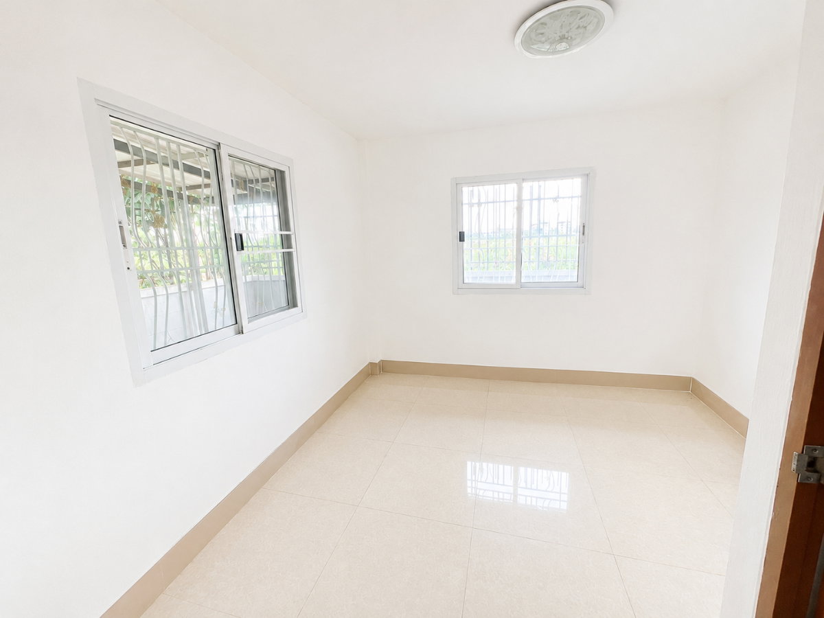 รูป 🔥 บ้านชั้นเดียว รีโนเวทใหม่ 🏡 หมู่บ้านอยู่สบายพรรพี วิลล่า คลองหนึ่ง เพียง 1.97 ล้านบาท! 🔥 - รูปที่ 5/16