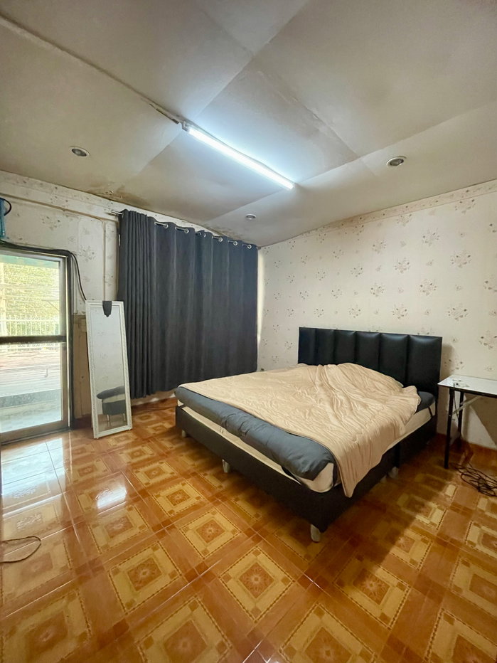 รูป ขาย ทาวน์เฮ้าส์2ชั้น ติดถนนในซอยวิภาฯ64 ใกล้ตลาดสด, 7-11 ,เข้าออกได้หลายทาง เหมาะอยู่อาศัย/ค้าขายได้ - รูปที่ 3/12