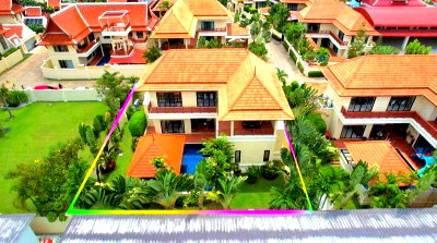Houses for sale Bang Sarey Beach : Luxury beachfront pool villa in Bang Saray, Chonburi.