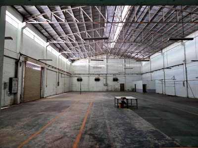 เช่าโรงงาน นครปฐม : ให้ เช่า โรงงานพร้อมสำนักงาน 1,230 ตรม. ผังม่วงลาย แฟคทอรี่แลนด์ 1 พุทธมณฑลสาย 5 สภาพ 100% เทพื้นใหม่ รถ พ่วงเข้าได้