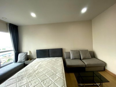 Condos for rent : PFD-08819 Condo for rent Supalai Veranda Ramkhamhaeng , good location on the main road, near ARL Ramkhamhaeng & MRT Rajamangala.