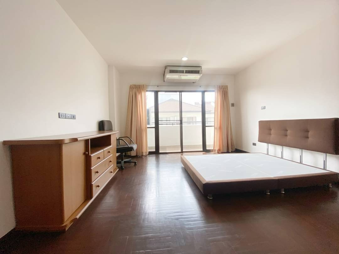 รูป ให้เช่าทาวน์โฮม 4 ชั้นครึ่ง เอกมัยซอย 10 ใกล้โรงเรียนสาธิต มศว. โครงการบ้านเจริญมิตร บนถนนสุขุมวิท เอกมัย ซอย 10 - รูปที่ 2/13