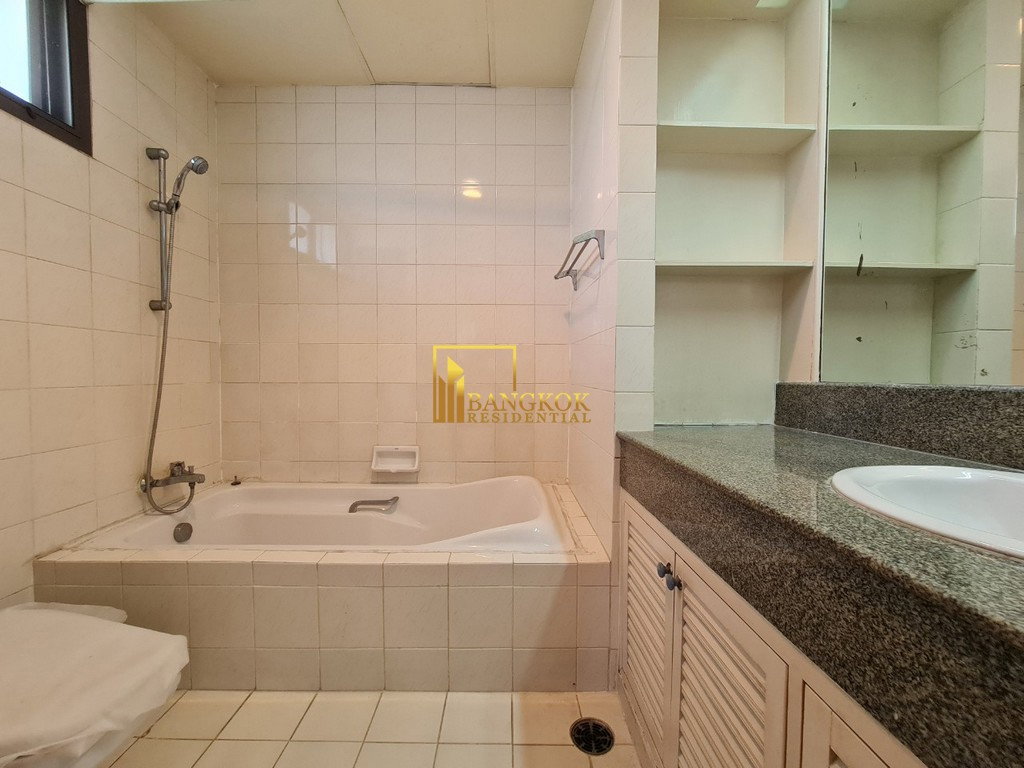 รูป Expansive 4 Bed Duplex Apartment With Private Terrace - BR0087AP - รูปที่ 21/40