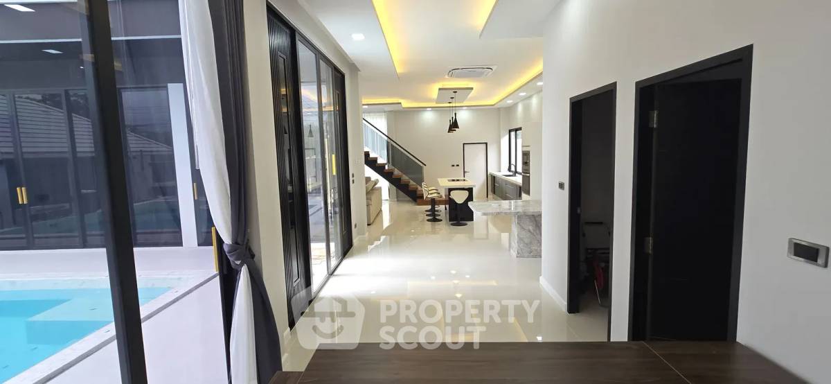 picture Pet-Friendly 4-BR Pool Villa, Luxury Pool Villa in Hin Lek Fai (ID 3079474) - 11/16