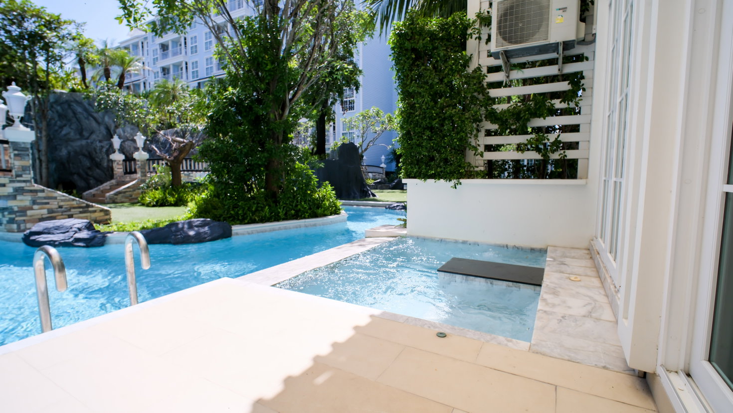 picture Grand Florida Beachfront Resort Pattaya Pool Access for Rent - 13/15