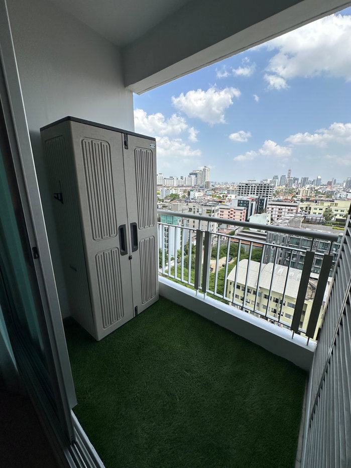 picture Newly renovated corner room with 2 bedroom walkable to mrt station - 14/16