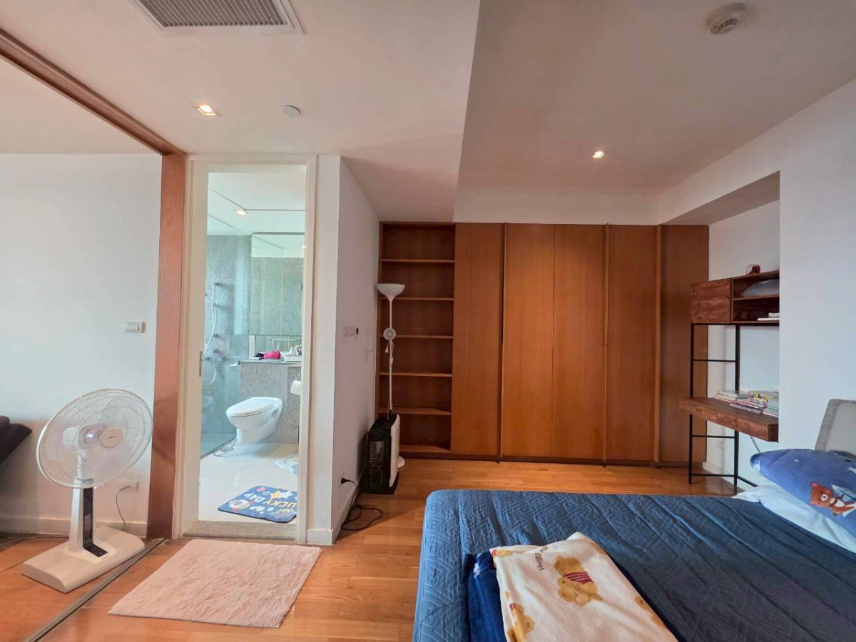 picture Luxury Riverfront condominium 1 bedroom - 9/12