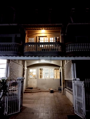 Townhouses for sale Thonburi Vocational College : For Sale Townhouse/Townhome  , Bussarakham Rim Nam , newly renovated , Arun Ammarin , Bangkok Noi , Bangkok , CX-165053 ✅ Live chat with us ADD LINE @connexproperty ✅