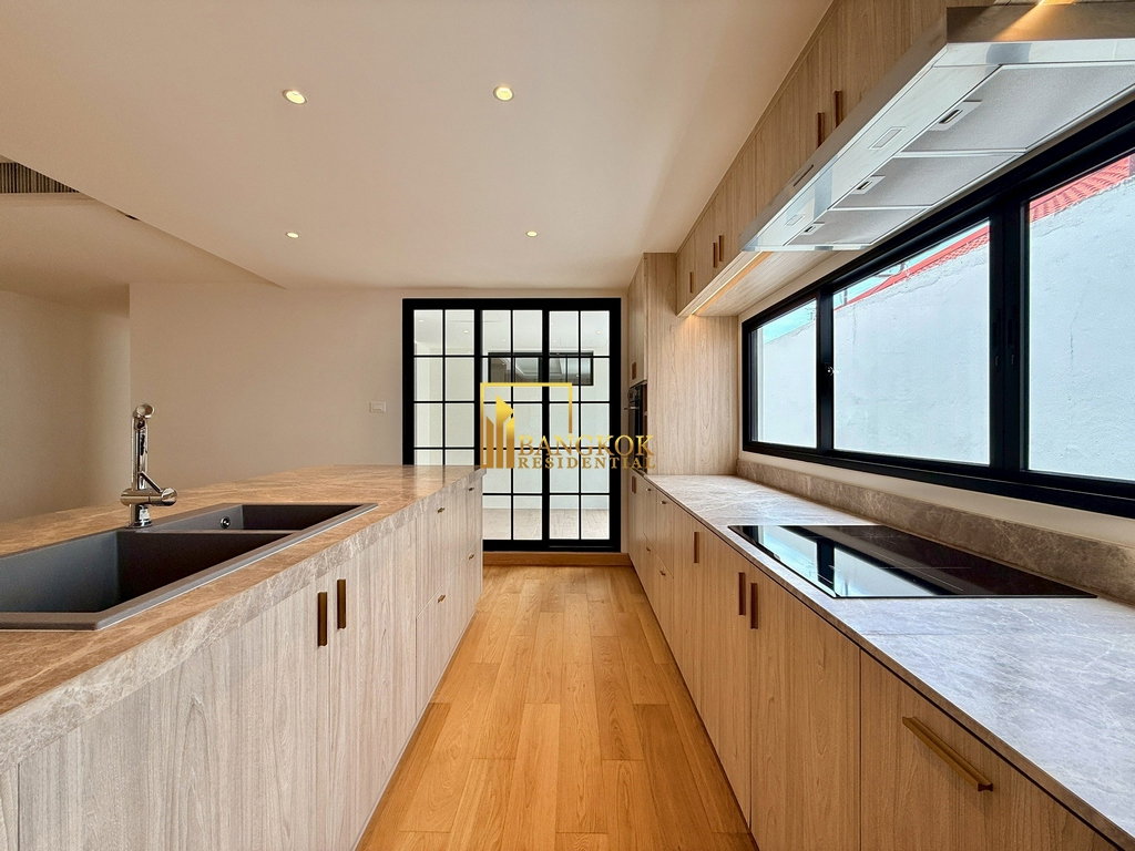 รูป Modern 5 Bedroom Luxury House For Sale in Ekkamai Area - BR28364SH - รูปที่ 17/49