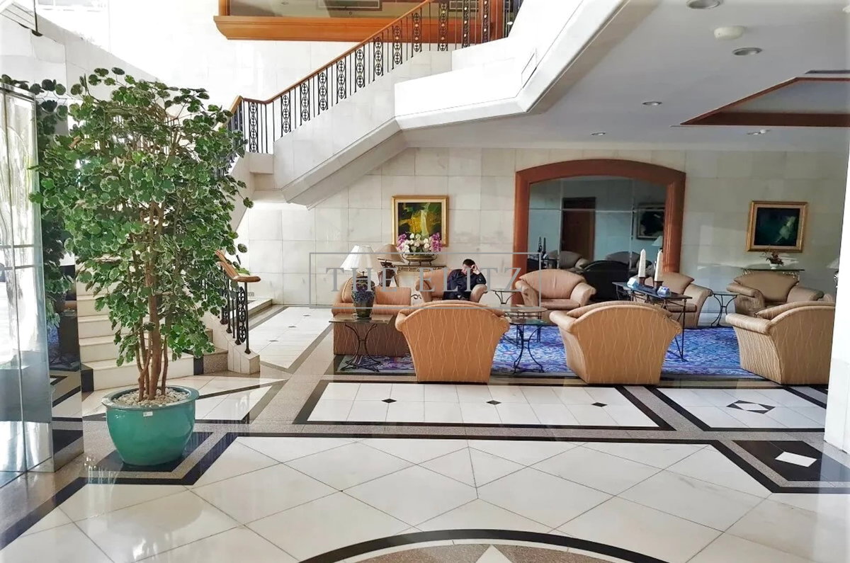 picture ✨ Colossal Sky Residence: Unrivaled Space and Comfort with Breathtaking Skyline Views ✨ - 3/11