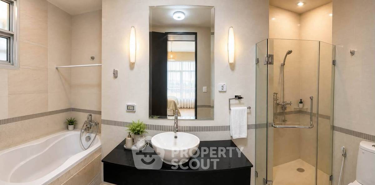 picture 2-BR 80 Sqm At Well-Priced Baan Klang Krung Siam-Pathumwan Near BTS Ratchathewi (ID 3110747) - 4/8