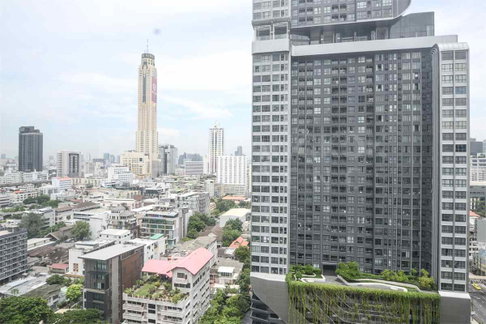 Petch 9 Tower Surrounded by Facilities near Airport Rail Link Phaya Thai Station