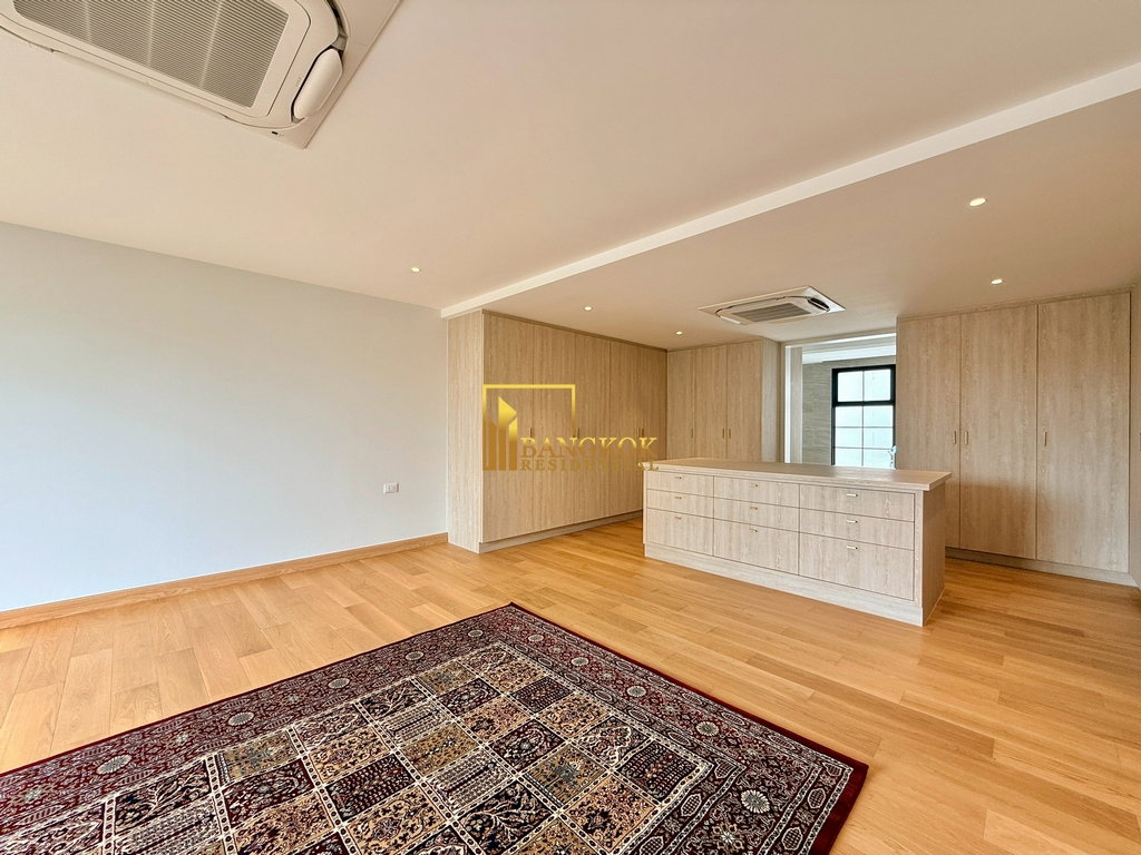 รูป Modern 5 Bedroom Luxury House For Sale in Ekkamai Area - BR28364SH - รูปที่ 22/49