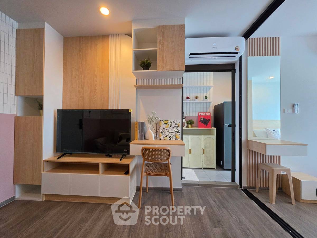 picture High-Floor 1-BR 26 Sqm At Regent Home Wutthakat, 300m to BTS Wutthakat (ID 3108310) - 2/8