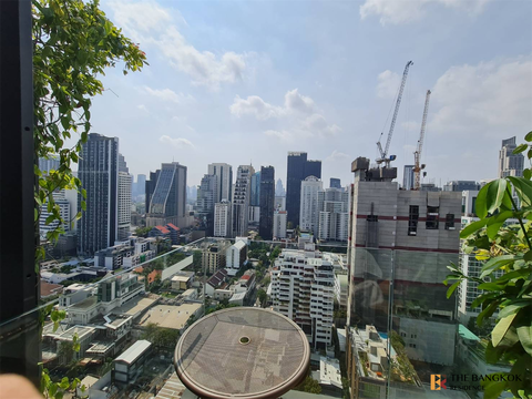Siamese Exclusive Sukhumvit 31 Condo in High-potential, Central City Location
