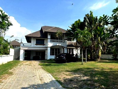 Houses for rent Chonburi : Single house for rent in Sam Mook Thani, Bang Saen. Beautiful house, great location.