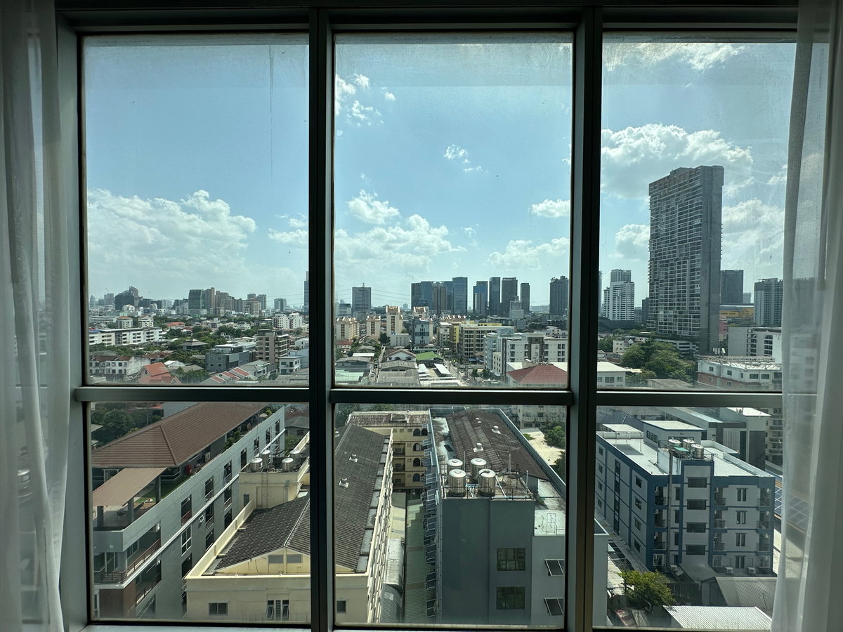 picture Newly renovated corner room with 2 bedroom walkable to mrt station - 8/16