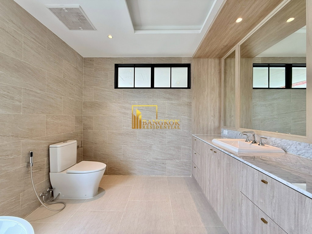 รูป Modern 5 Bedroom Luxury House For Sale in Ekkamai Area - BR28364SH - รูปที่ 27/49