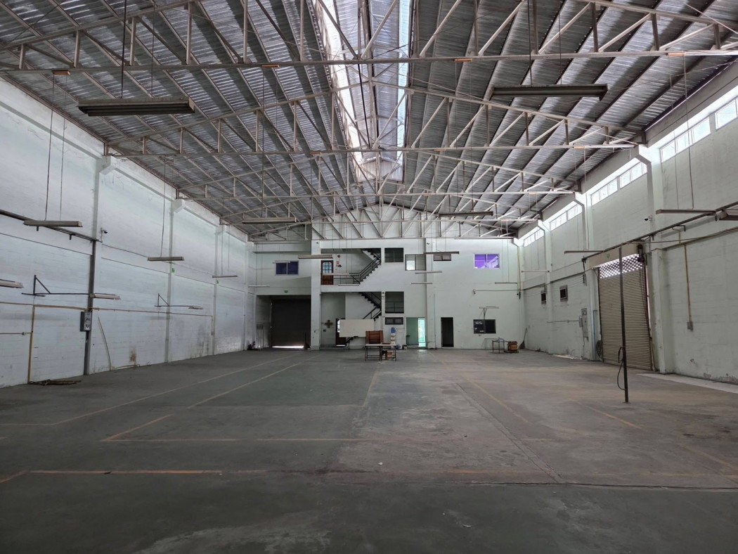 รูป ให้ เช่า โรงงานพร้อมสำนักงาน 1,230 ตรม. ผังม่วงลาย แฟคทอรี่แลนด์ 1 พุทธมณฑลสาย 5 สภาพ 100% เทพื้นใหม่ รถ พ่วงเข้าได้ - รูปที่ 2/8