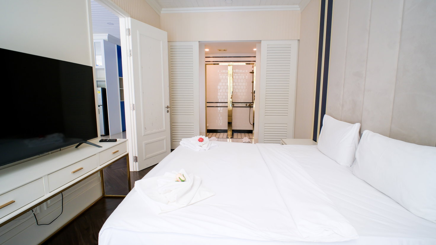 picture Grand Florida Beachfront Resort Pattaya Pool Access for Rent - 7/16