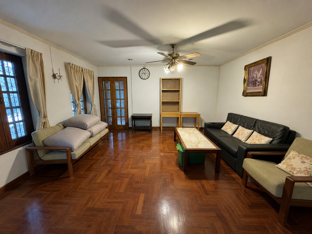 รูป ให้เช่า บ้านเดี่ยวสไตล์ยุโรป วิภาวดีรังสิต 64 – แจ้งวัฒนะ 1 | 129 ตร.วา | 5 ห้องนอน | เหมาะอยู่อาศัยและ Home Office | ใกล้รถไฟฟ้าสายสีแดง - รูปที่ 9/20