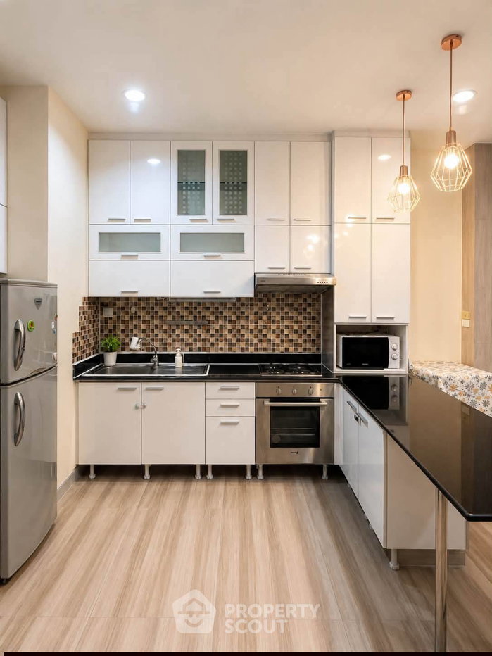 picture 2-BR 80 Sqm At Well-Priced Baan Klang Krung Siam-Pathumwan Near BTS Ratchathewi (ID 3110747) - 2/8
