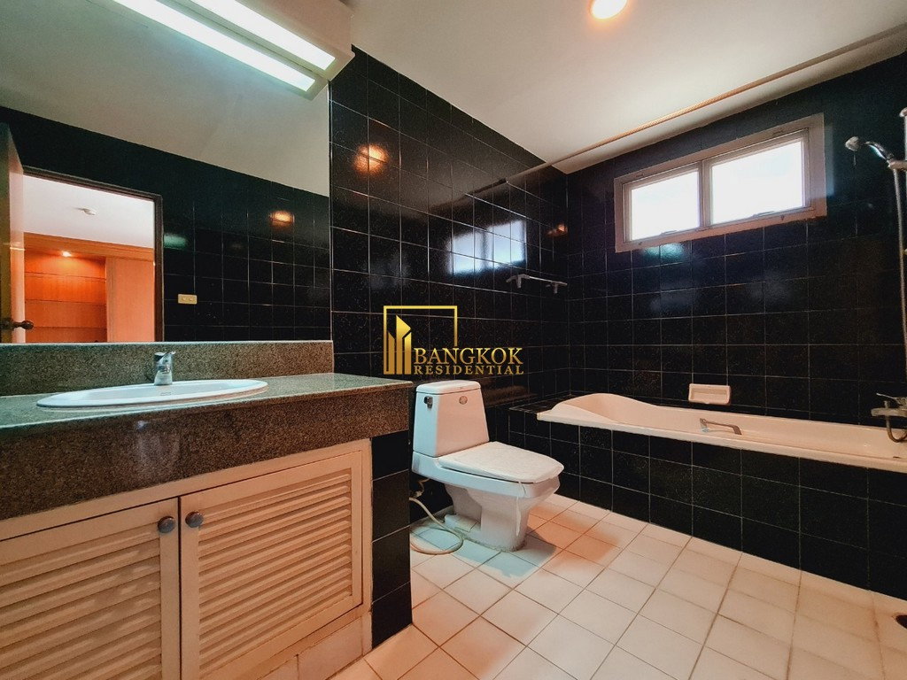 รูป Expansive 4 Bed Duplex Apartment With Private Terrace - BR0087AP - รูปที่ 29/40