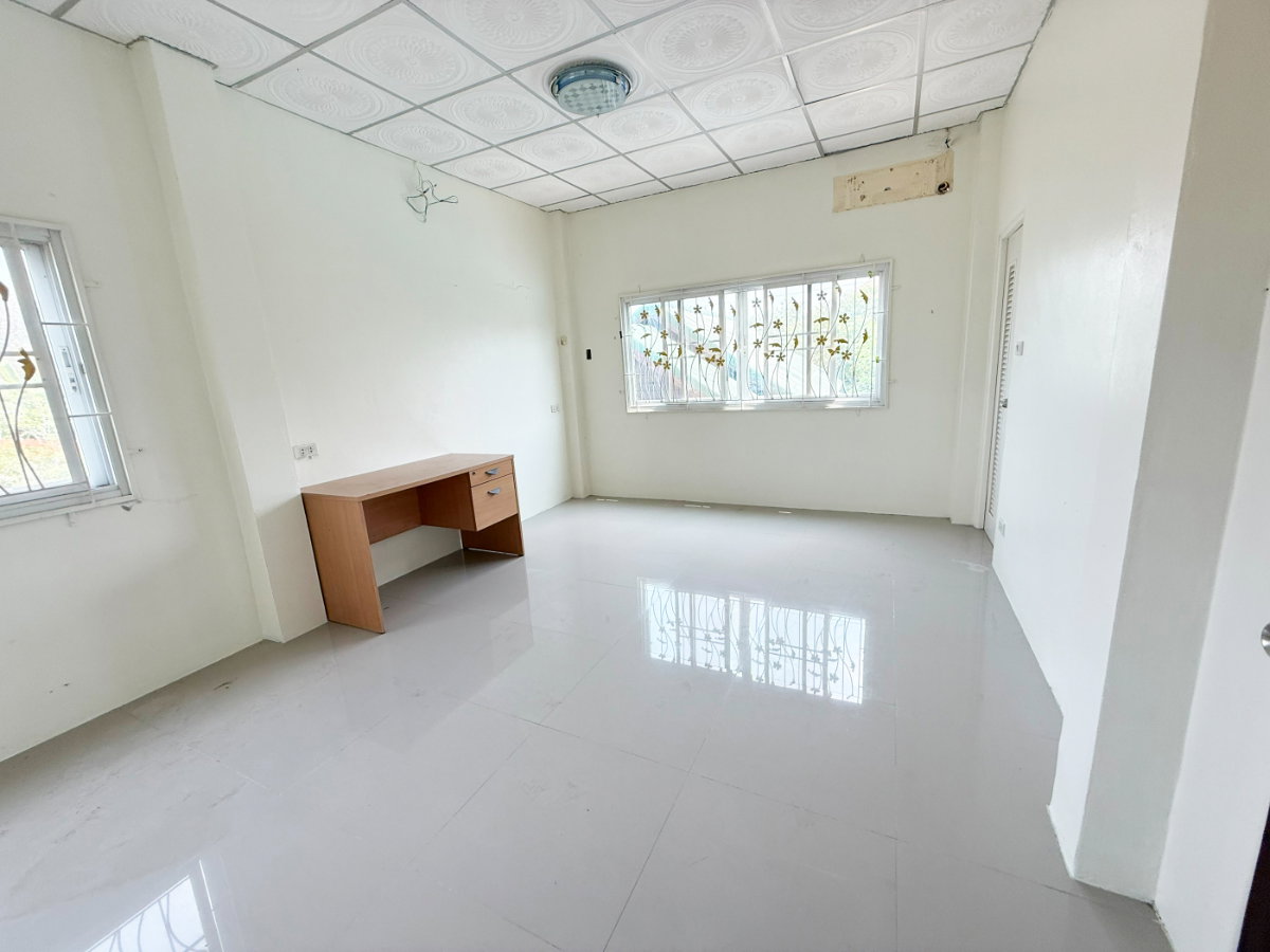 รูป ขายบ้านเดี่ยว 2 ชั้น พื้นที่กว้าง 200 ตร.ว.คลองสอง ปทุมธานี รองรับการอยู่อาศัยครอบครัวใหญ่ หรือทำโฮมออฟฟิศ จอดรถได้มากกว่า 10 คัน - รูปที่ 15/22
