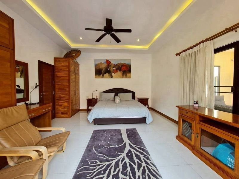 picture Luxury beachfront pool villa in Bang Saray, Chonburi. - 15/20