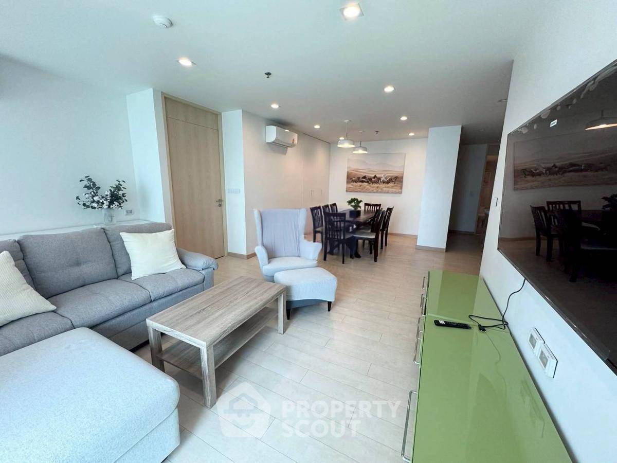 picture 4-BR 113 Sqm, 18th-Floor, Silom Suite Condo Near BTS Saint Louis (60m) (ID 2778285) - 5/10