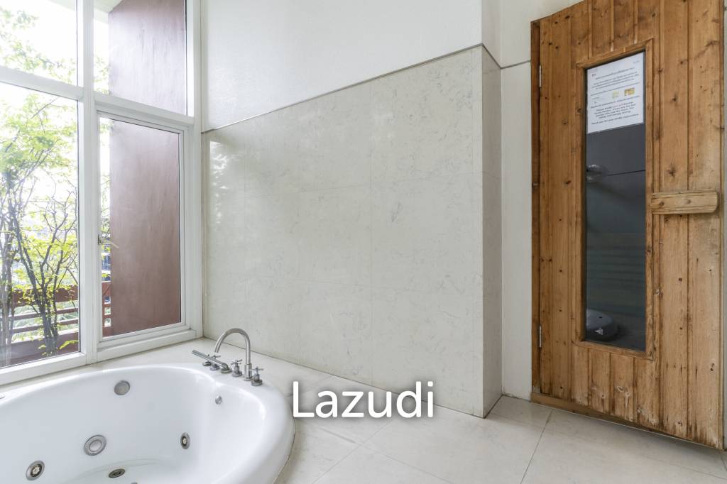 picture 95.98 sqm 2 Bed Condo at Fullerton Sukhumvit in Khlong Tan Nuea Bangkok - 44/47