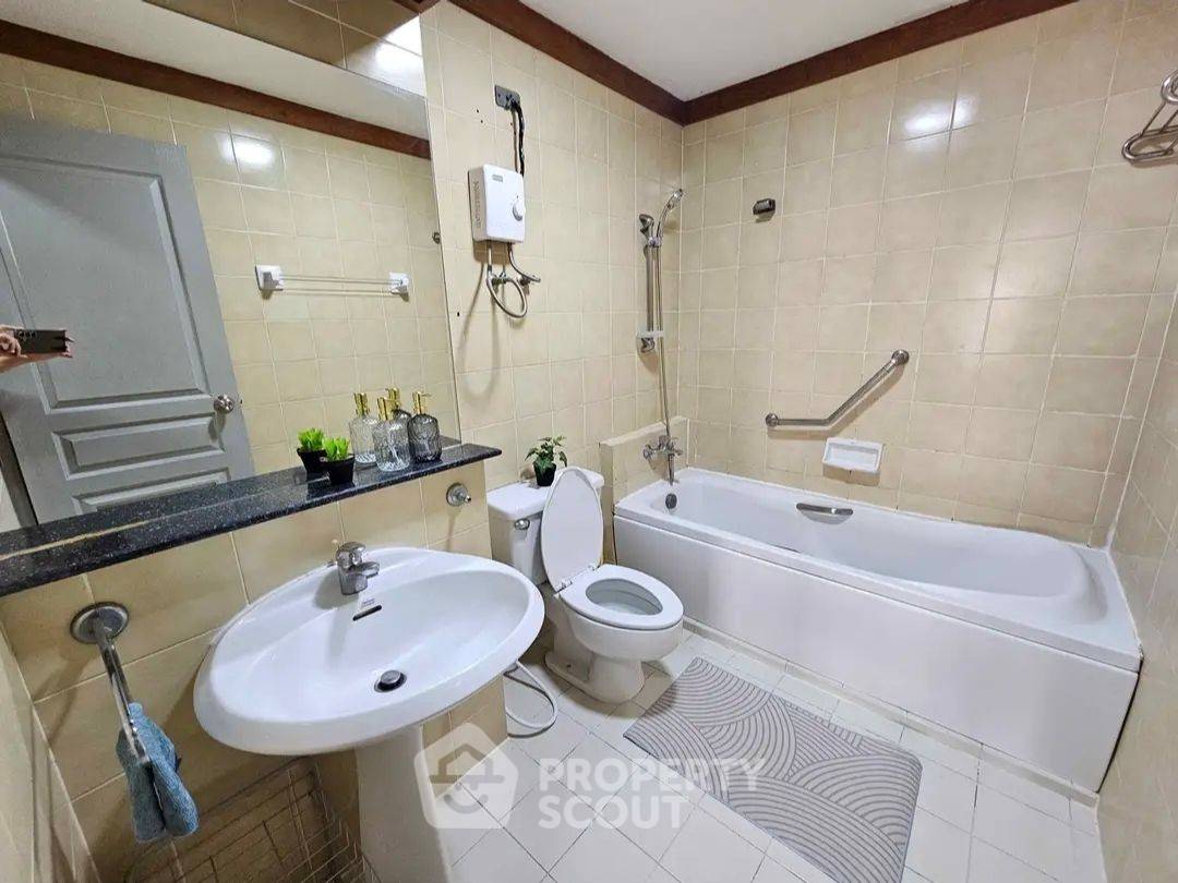 picture 1-BR Condo For Rent At The Waterford Diamond Tower, 32nd-Floor, BTS Phrom Phong (ID 3113579) - 11/12